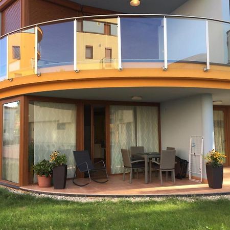 Vip Apartman Eni Appartement Siófok Buitenkant foto
