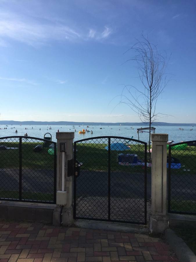 Vip Apartman Eni Appartement Siófok Buitenkant foto
